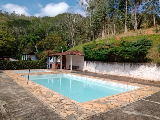 SÍTIO E POUSADA COM 5.5 ALQUEIRES EM JAMBEIRO