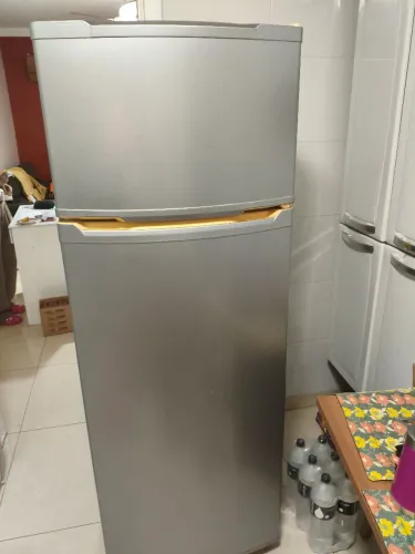 Geladeira Consul 336 Litros Prata - Funcionando Perfeitamente | R$ 650