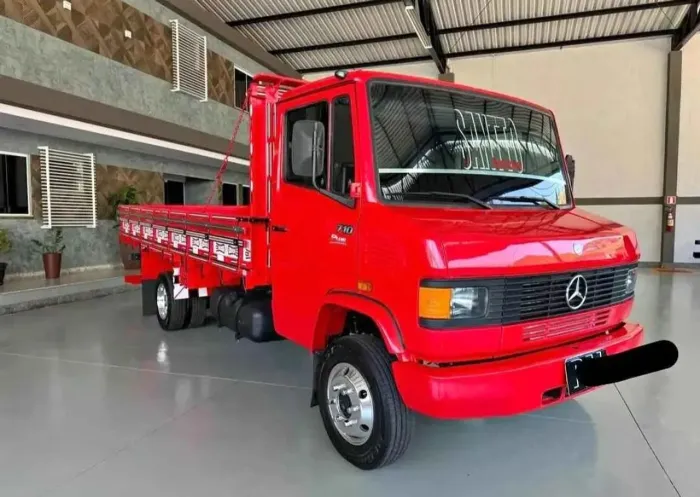 MB 710 carroceria