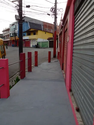 Alugo ponto comercial rua principal bairro Alto de Coutos .