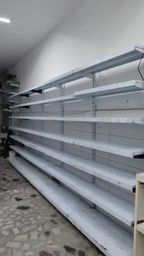 Gôndolas Metálicas para Mercado e Comércio - Prateleiras Expositoras (Bem Conservadas)
