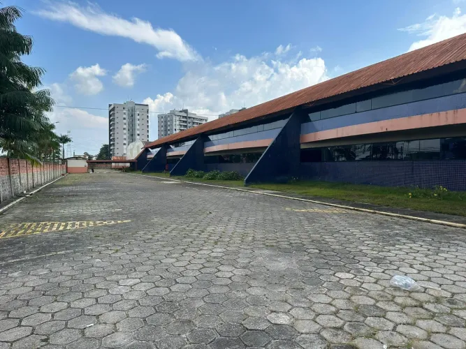 Prédio/Edifício inteiro VENDA/ALUGUEL possui 11000 metros quadrados com 50 SALAS