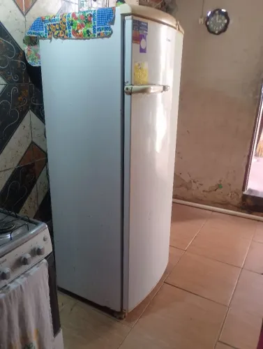 Vende-Se Uma Geladeira ( Consul)