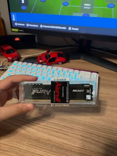 Memória RAM Kingston Fury Beast 16GB DDR4 3200MHz CL16 ? Lacrada