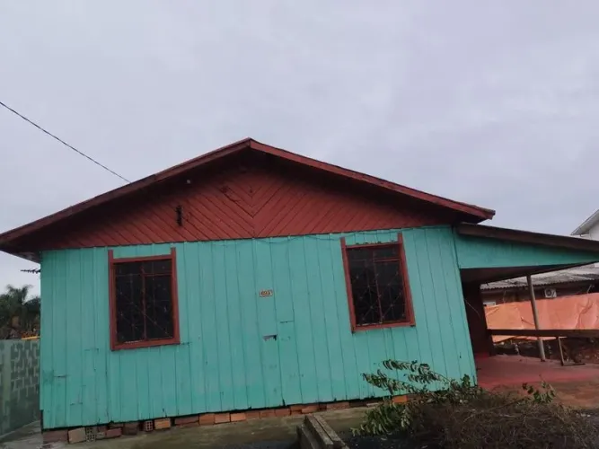 Casa com 3 Quarto(s) e 1 banheiro(s) para Alugar, 80 m² por R$ 2350 / Mês
