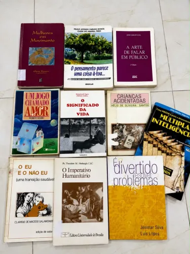 Kit com 9 livros diversos - Psicologia , educação e movimento