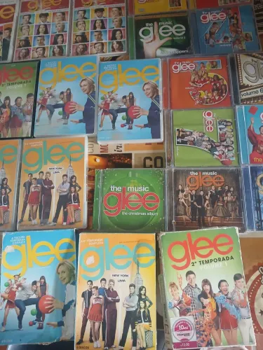 Lote cds e DVDs série Glee