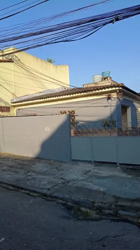 Casa em Vista Alegre - RJ com 2 quartos / garagem R$1.250,00