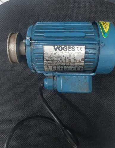 Motor elétrico de Indução Trifásico Voges B56b4<br>Voges Modelo B56b4<br>Voges Modelo B56b4