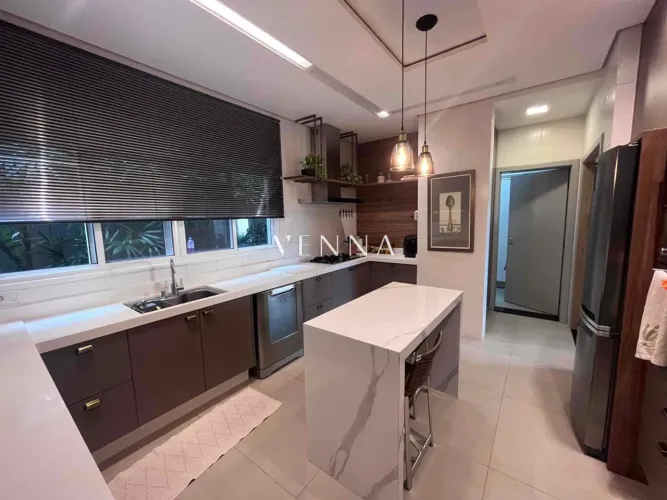 Casa à venda em Londrina, Esperança, com 4 quartos, com 300 m², Royal Park Residence