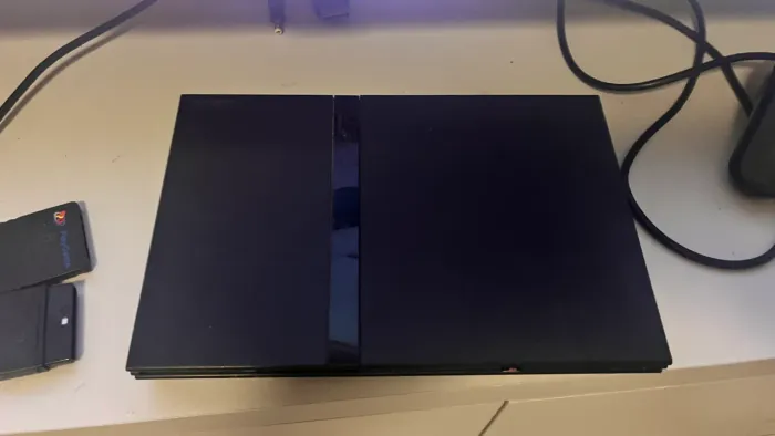 PlayStation 2 (PS2) c/ dois controles + alguns jogos