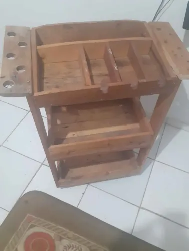 Bancada de máquinas tesouras e pentes de barbearia