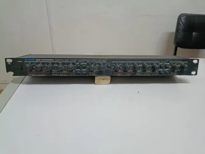 Compressor Alesis 3630