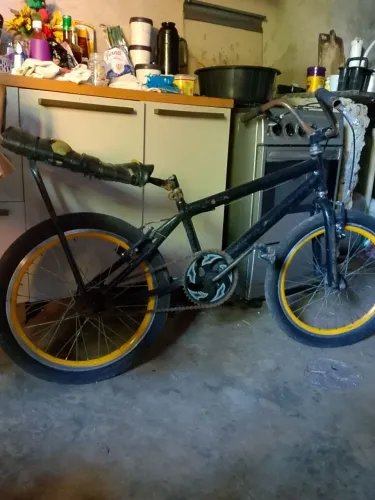 Vendo bike aro 20 montadinha 
