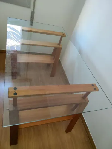 Mesa de vidro Tok Stok com regulagem (130x70cm)