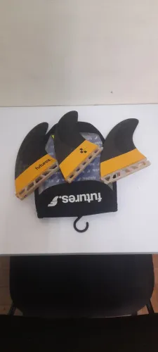 Quilhas Futures Blackstix