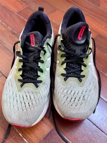 Asics Novablast 2 - tamanho 42