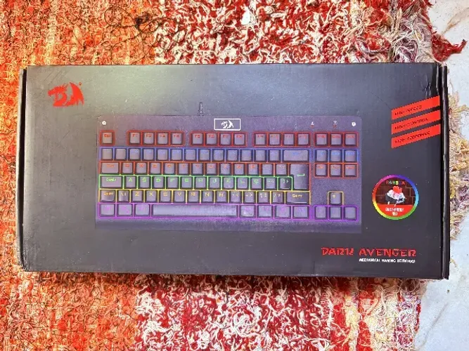 Teclado Mecânico Gamer Redragon Dark Avenger K568 Switch Red