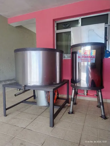 Masseira inox 600 kg e batedor de tintas inox