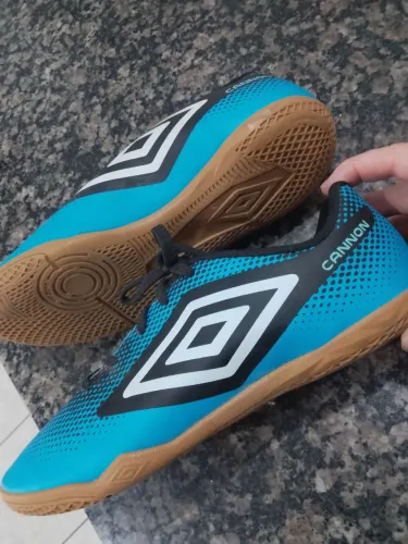 Vendo chuteira umbro