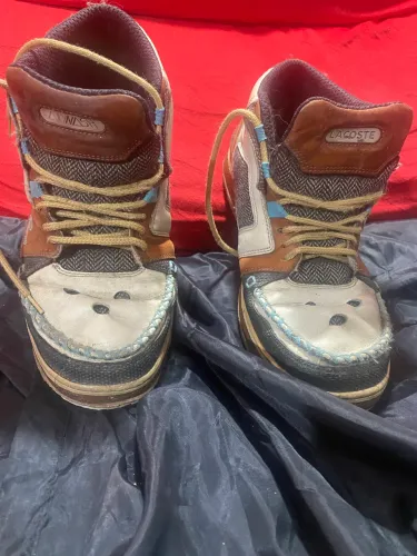 Tênis Lacoste original em couro.Sem igual. Meia bota.