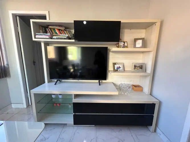 Rack Alto Padrão elegante em excelente estado