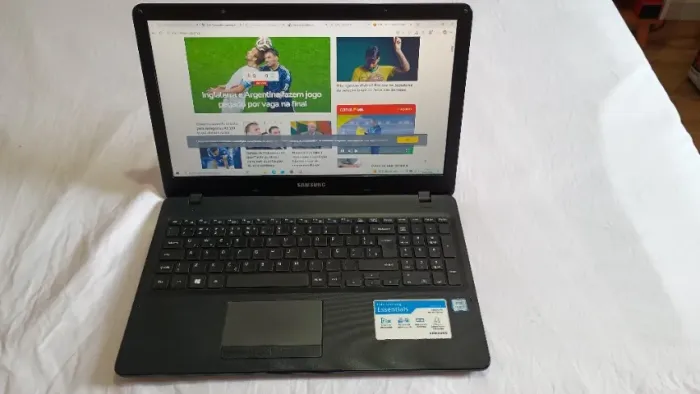 Notebook Samsung Essentials (NP300E5L-KF1BR)