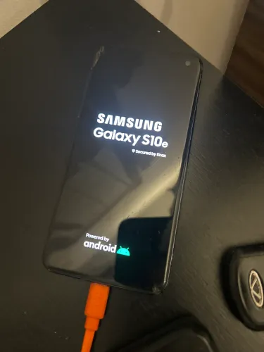 Celular Samsung s10e (tela quebrada)