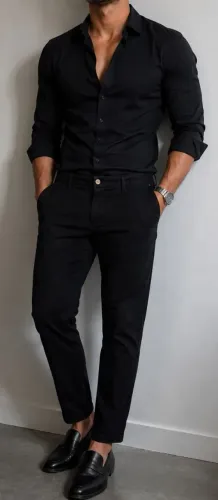 Calça Slim Preta N° 46, bonita, original, bem confortável, tecido macio, atual.