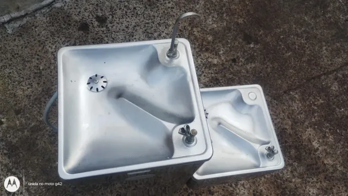 Bebedouro de Água IBl em perfeito estado