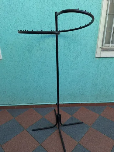 Arara de roupas giratória
