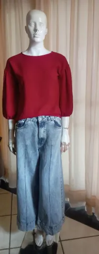 Vendo essa calça estilosa número 42 usada uma vez.