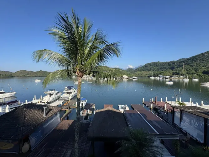 Casa beira mar com 3 Suites, Angra dos Reis condomínio fechado.