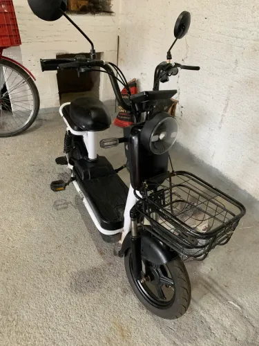 Vendo motinha elétrica muito bem conservada