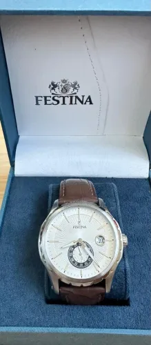 Relógio Marca Festina original maquina suíça com três marcadores 