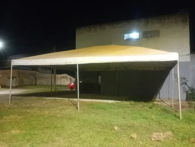 Tenda 9,80 × 8 (3 unidade)