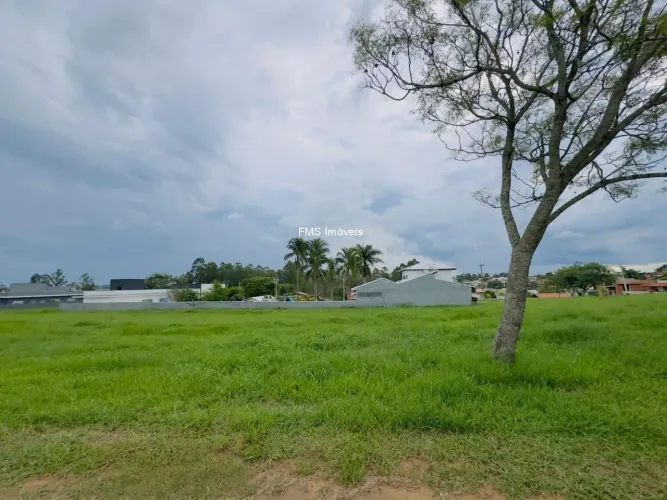 Terreno à venda em Quadra-SP, bairro Ninho Verde 1, com 450,00m² de área! Aproveite esta o