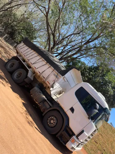 Caminhão Scania caçamba trucado