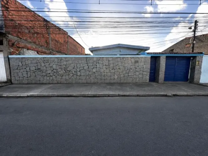 CASA NO BARRO DURO (500 m² com 5 quartos)