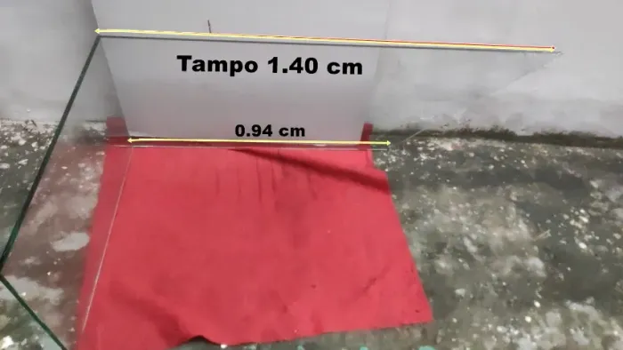 Mesa de vidro de canto