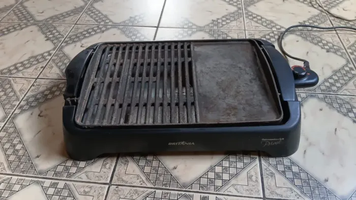 Churrasqueira elétrica em perfeito estado 