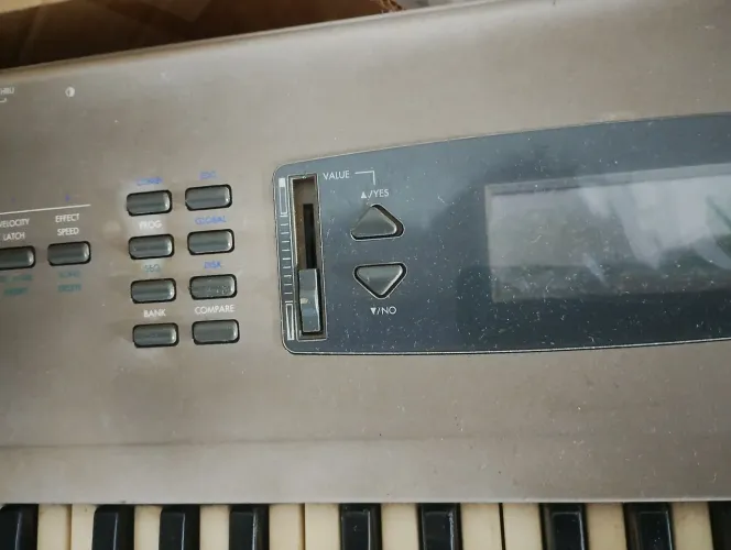 Knobs yes/On Korg N364