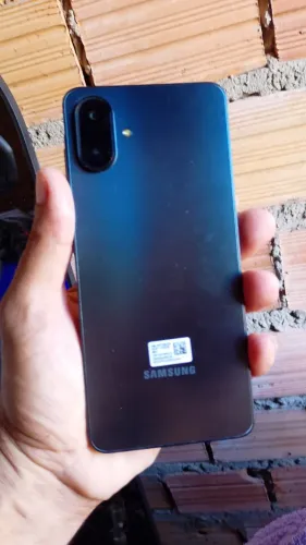 Celular um mês meio de uso