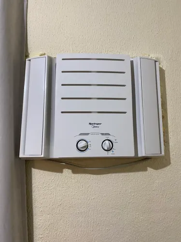 AR CONDICIONADO DE JANELA