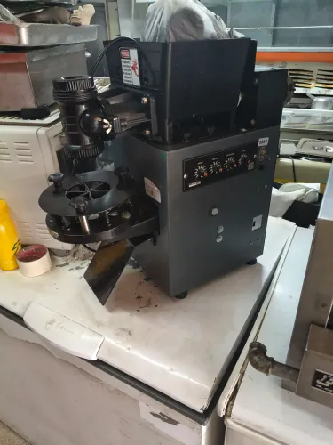 Máquina de fazer salgados compacta print