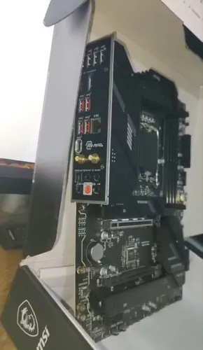 B760 msi tomahawk em ótimo estado de conservação 