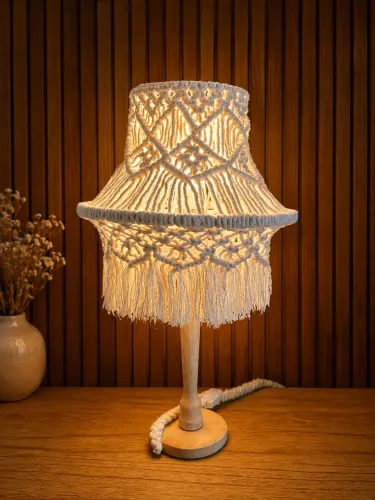 Abajur em macrame - Base Madeira
