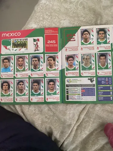 Álbum copa da Alemanha 2006 incompleto 
