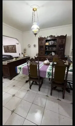 Considere este título para o sobrado: Excelente Sobrado à Venda no Bairro Planalto com 245