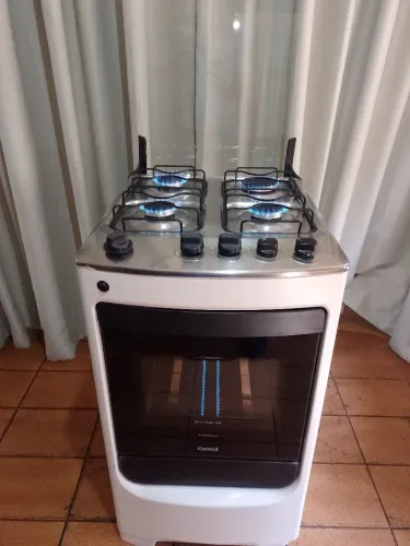 Fogão 04 bocas, funcionando perfeitamente, acendimento eletrico,marca Consul